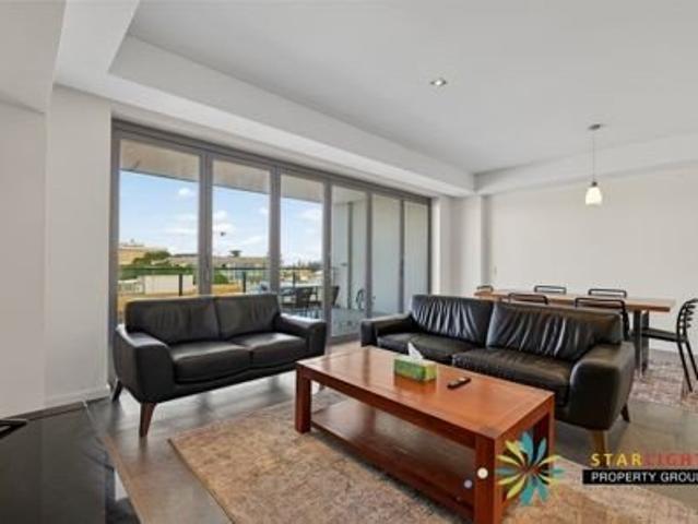 Elevated Fremantle Living with Panoramic Views