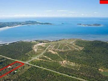Elevated fully fenced Acreage Site with Ocean Views in the Whitsundays