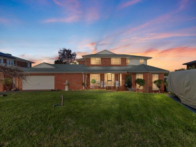 ELEVATED HAMPTON'S LUXURY WITH ELEVATED BAY VIEWS!