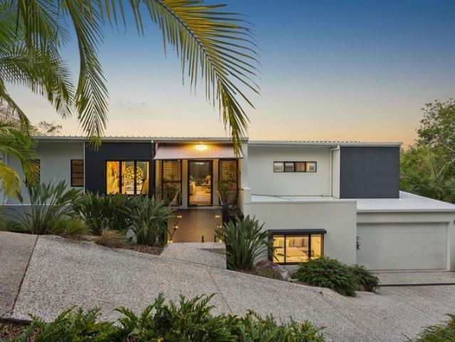Elevated Hinterland Retreat with Ocean Views