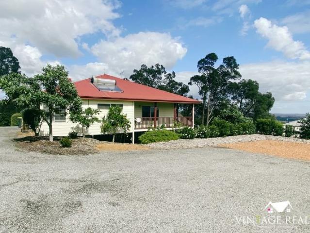 Elevated Hills Retreat on 2,243 sqm 4 Bedroom Family Home