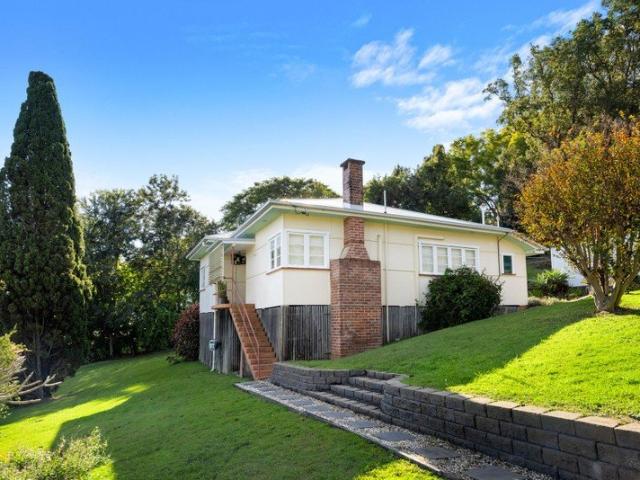 ELEVATED HOME WITH VIEWS, PRIVACY & CONVENIENCE