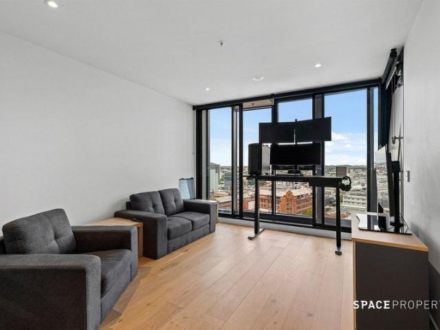 Elevated Inner City Living with City & Story Bridge Views