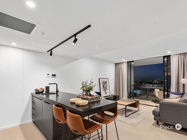 Elevated Inner City Living with Space, Light & Lifestyle Appeal
