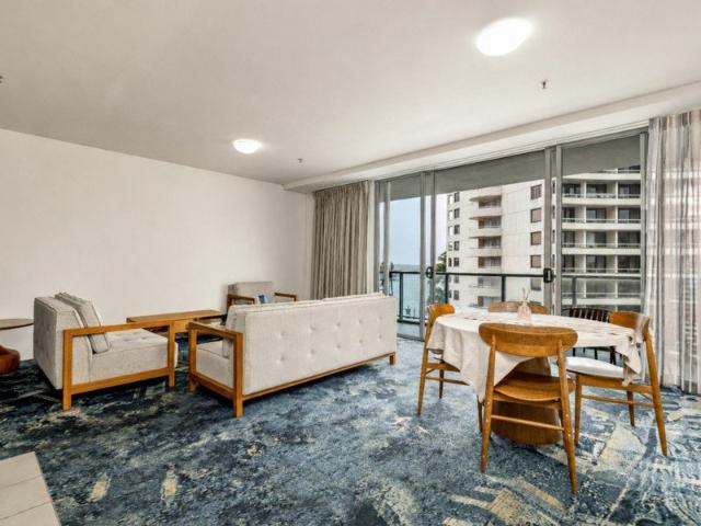 Elevated Inner City Living â City, Mountain & Trinity Inlet Views