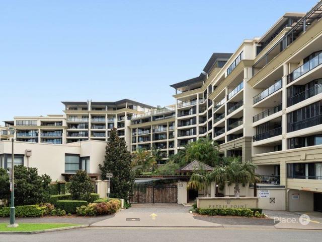 Elevated Inner City Living in Iconic Petrie Point
