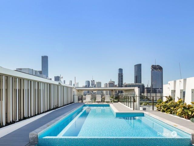 Elevated Inner City Living Moments from South Bank
