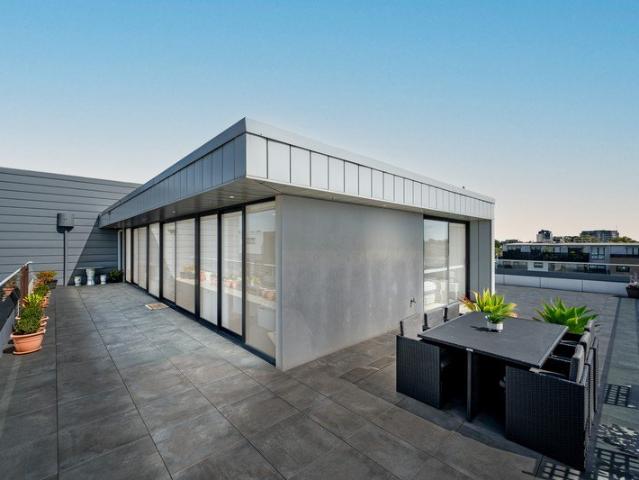 Elevated inner city sanctuary