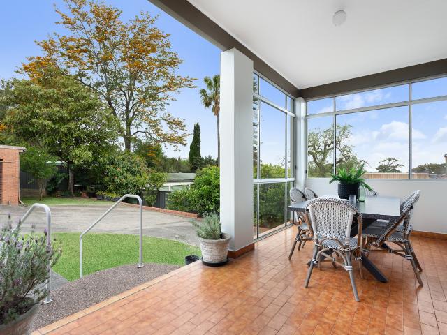 Elevated Level 695sqm block with rare district views