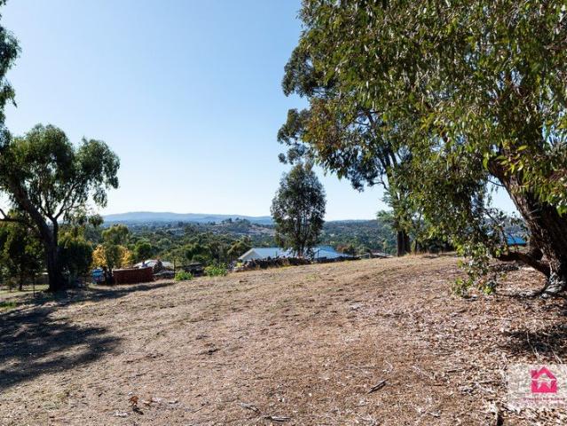 Elevated Lifestyle Block with Stunning North Easterly Views to Mount Alexander