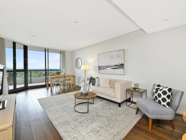 Elevated Lifestyle Living with Iconic Skyline & Harbour Views