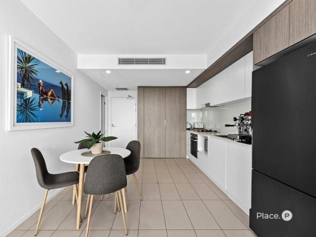 Elevated Lifestyle Living with Unrivalled Convenience in the Heart of Coorparoo