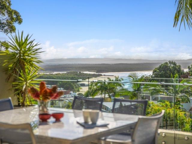 Little Cove with Stunning Ocean Views, Privacy & minutes to Main Beach