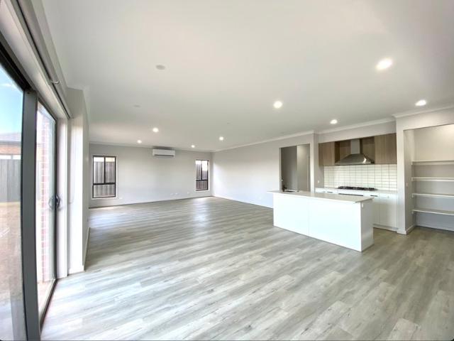 Elevated Living: 6 Bedroom House at Grandview Truganina !