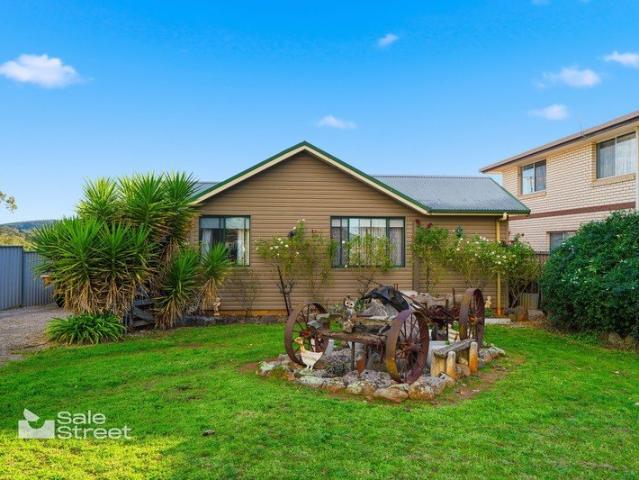 Elevated Living Framed by Sweeping Molong Views