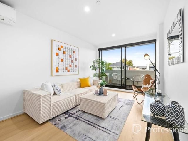 Elevated Living in the McKinnon Secondary College Zone