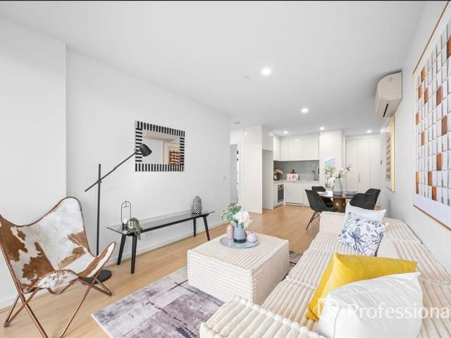 Elevated Living in the McKinnon Secondary College Zone