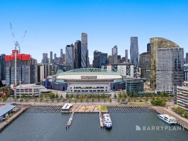 Elevated Living in the Prestigious Marina Tower
