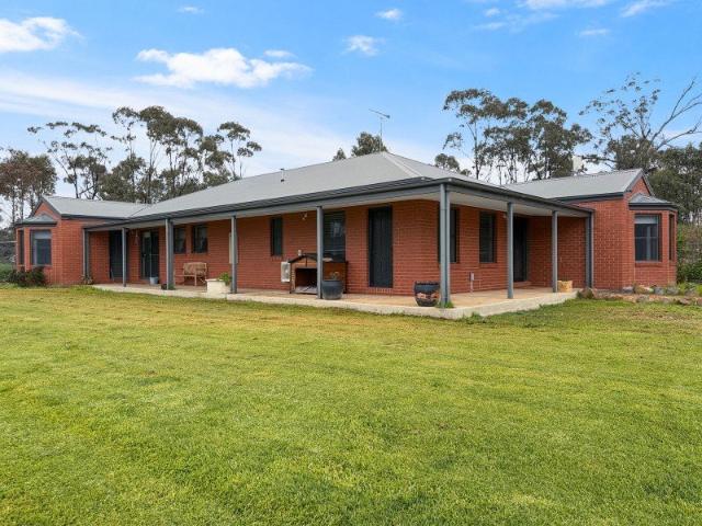 ELEVATED LIVING ON 20 ACRES SPACE, VERSATILITY AND SWEEPING VIEWS