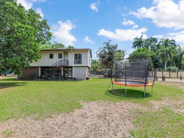 ELEVATED LIVING ON A MASSIVE 818SQM CORNER BLOCK AN OPPORTUNITY NOT TO BE MISSED!