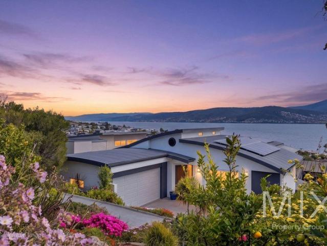 Elevated Living with a View That Steals the Show