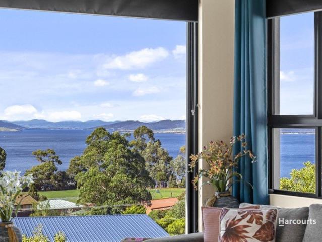 Elevated Living with Breathtaking River Derwent Views