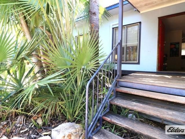 Elevated Living with Entertainer's Deck & Pool Prime Katherine North Location