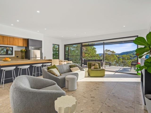ELEVATED LIVING WITH PANORAMIC BRISBANE WATER VIEWS