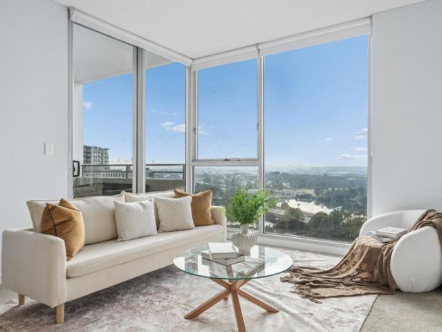 Elevated Living with Panoramic Views| Northeast Aspect | Separate Study Room