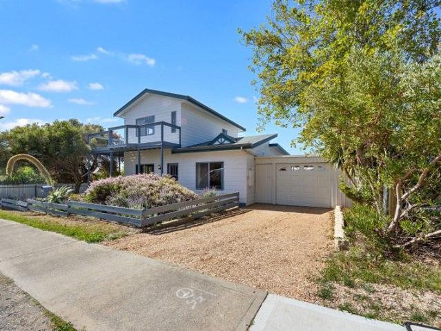 Sea Views, Space & Coastal Convenience