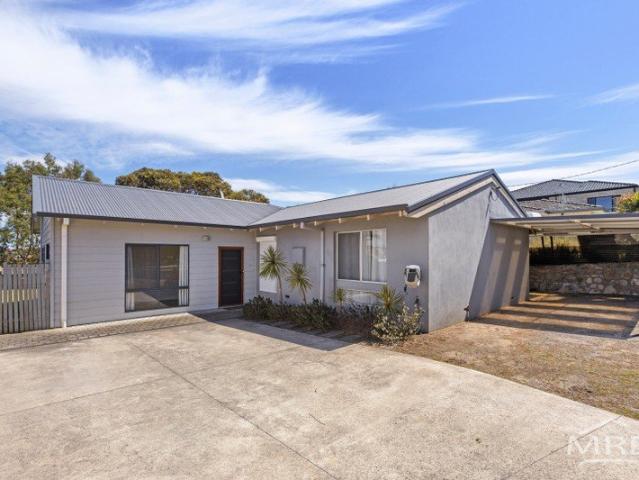 ELEVATED LIVING WITH SPACE, COMFORT & ALBANY VIEWS!