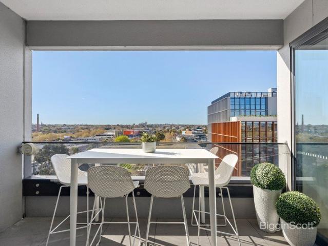 ELEVATED LIVING WITH SWEEPING VIEWS & RESORT STYLE AMENITIES