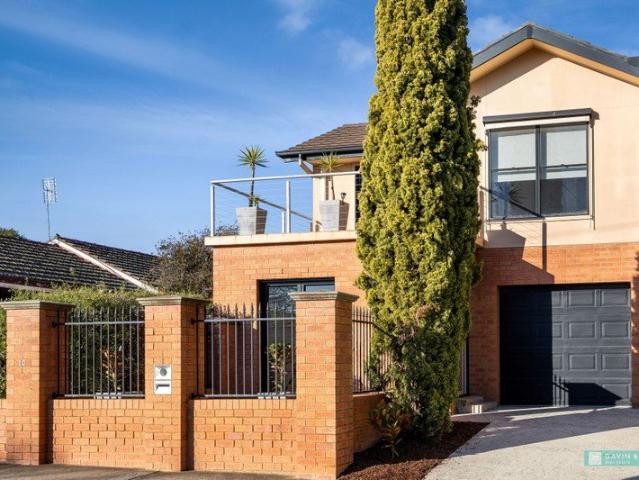 ELEVATED LIVING WITH STUNNING VIEWS