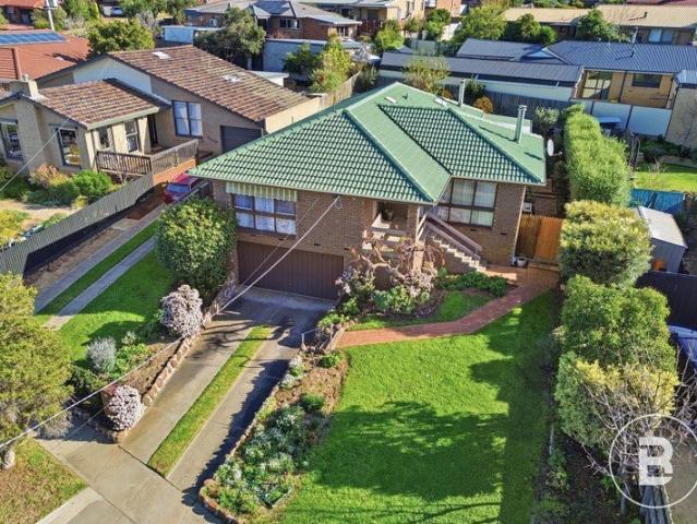 ELEVATED LIVING WITH STUNNING VIEWS IN A PRIME CENTRAL LOCATION