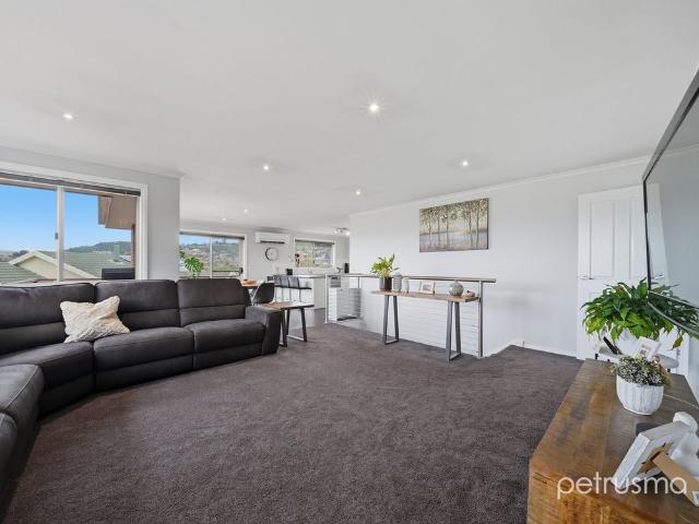 Elevated Living with Stunning River & MONA Views
