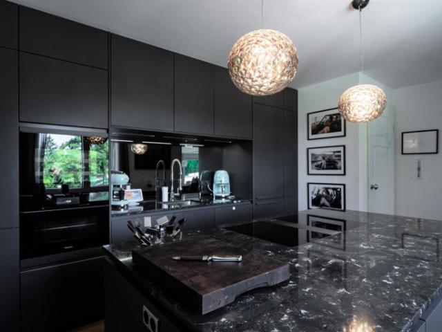 Elevated living: villa mit salzwasserpool, aufzug & herrlichem ausblick
