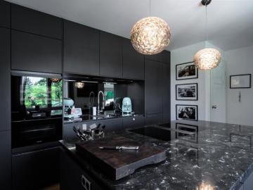 Elevated living: villa mit salzwasserpool, aufzug & herrlichem ausblick