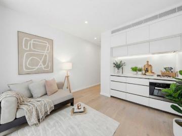 Elevated Luxury in the Heart of the CBD Premium Executive Residence