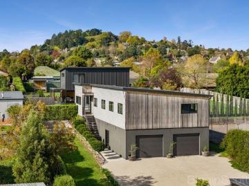 Elevated Luxury Living with Boutique Guest Accommodation in the Heart of Daylesford