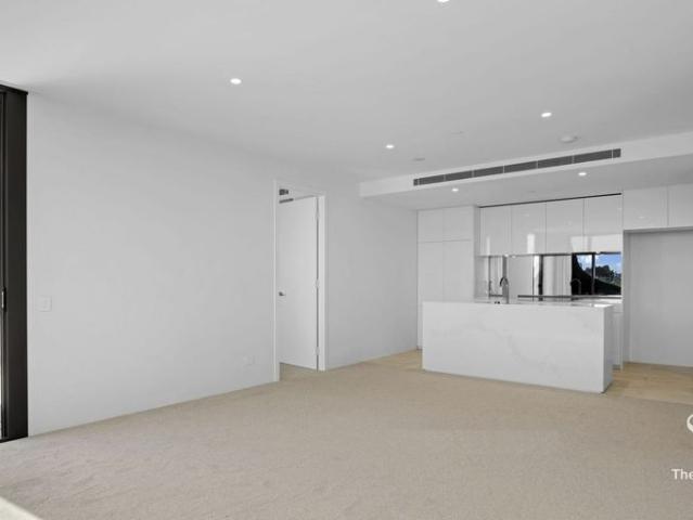 Elevated Luxury Living with Stunning Skyline Views APPLICATION UNDER REVIEW – NO FURTHER ENQUIRIES
