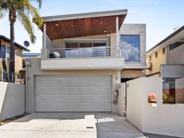 Elevated Luxury with Unrivalled River & City Views