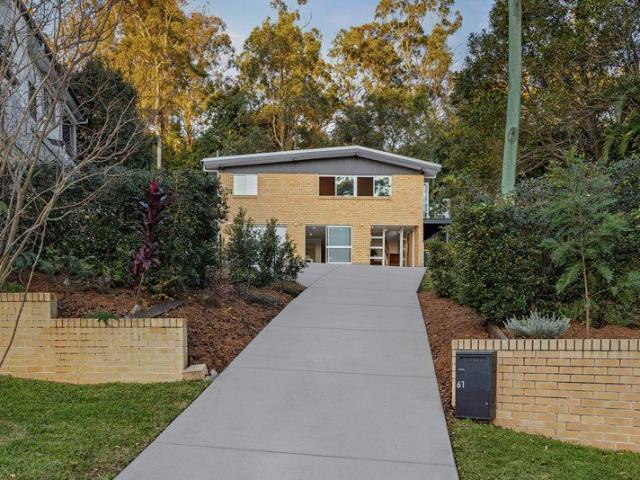 Elevated Luxury with Versatile Living on a Rare 926m² Allotment