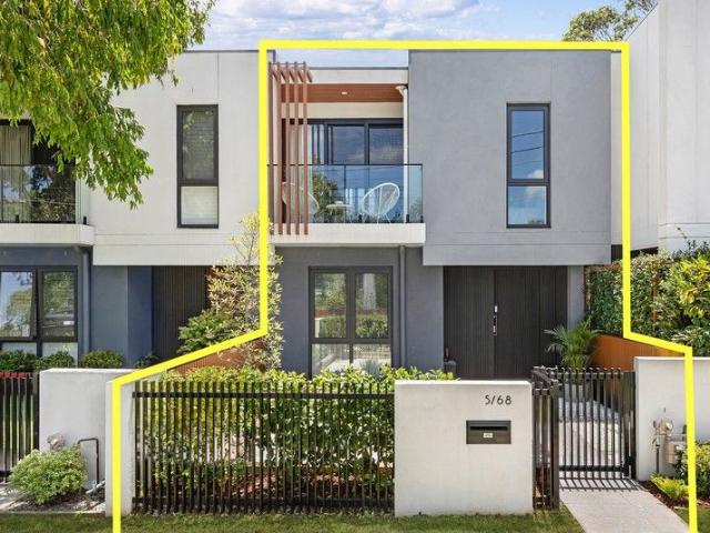 Elevated Luxury Townhouse in a Prime Denistone Location