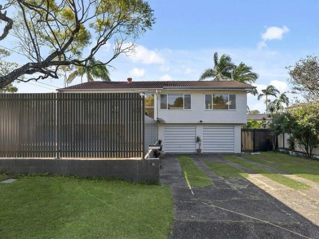 Elevated Mansfield Entertainer with Pool & Dual Living Flexibility
