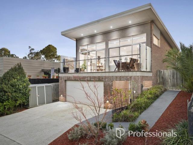 ELEVATED MODERN ELEGANCE WITH CAPTIVATING VIEWS