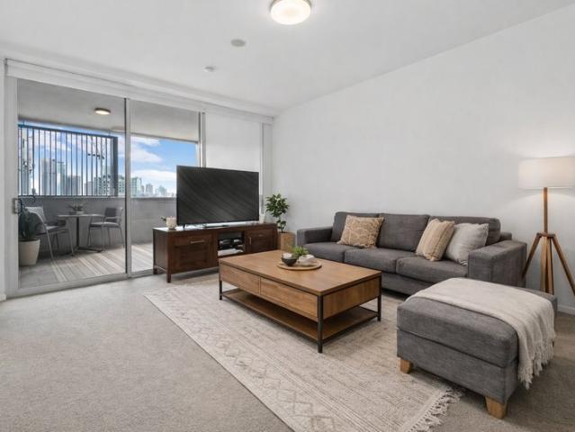 Elevated Kangaroo Point Living with Lifestyle, Space & Sophisticated Appeal!
