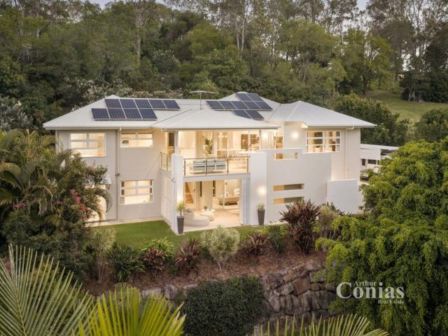 Elevated North Facing Family Living with Panoramic Views
