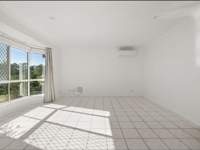 Elevated, North Facing & Freshly Renovated on 869sqm land