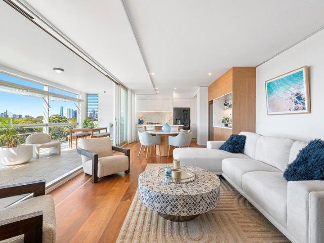 ELEVATED NORTH FACING RESIDENCE WITH SWEEPING CITY VIEWS