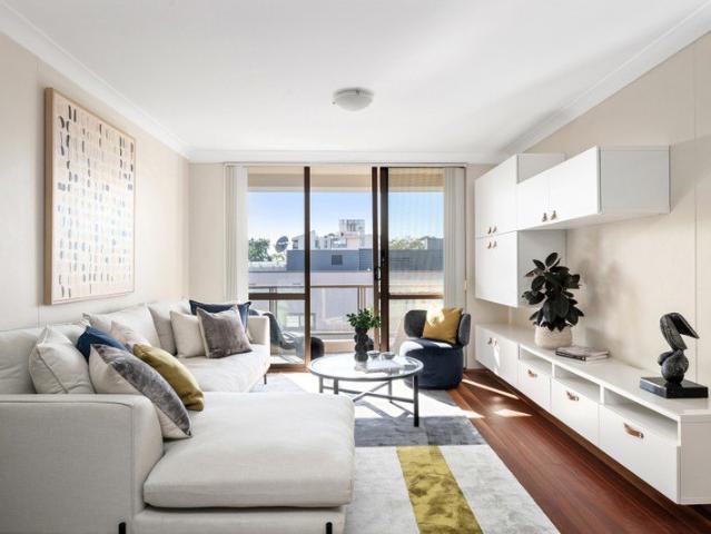 Elevated North Facing Top Floor Apartment with District Views
